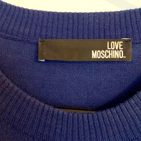 Moschino short sleeve sweater dress. Navy blue wool base with white logo - Picture 3 of 5